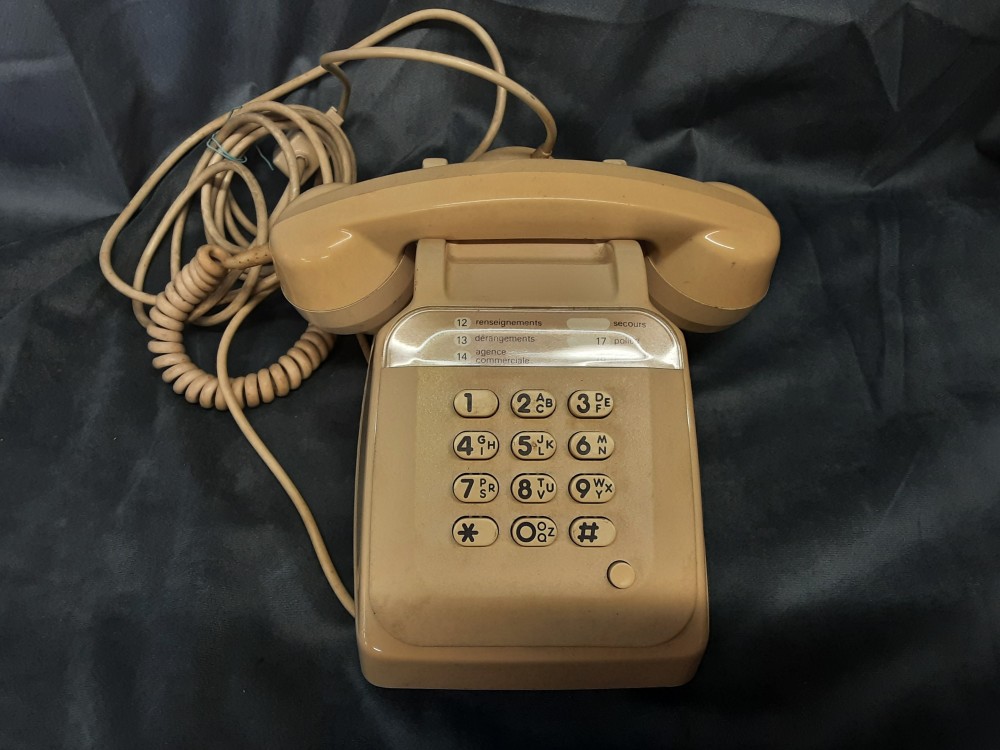 TELEPHONE A TOUCHE BLANC ANCIEN