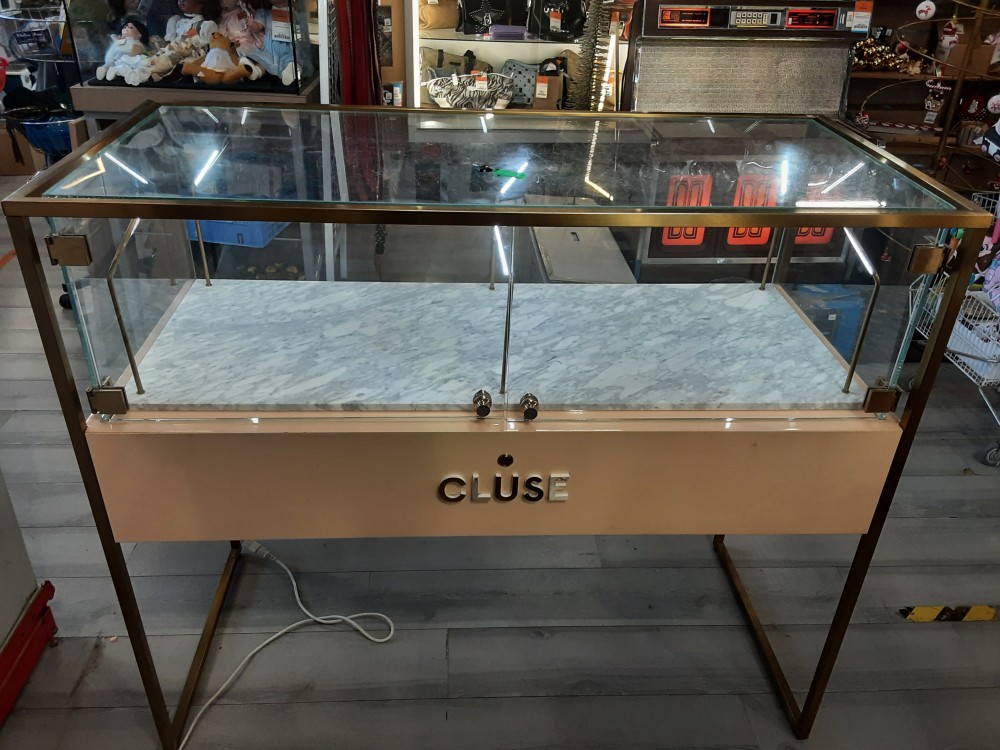 Vitrine A Bijoux Lumineuse Cluse Ouverture 1 Face En Laiton Et Verre Avec Clé