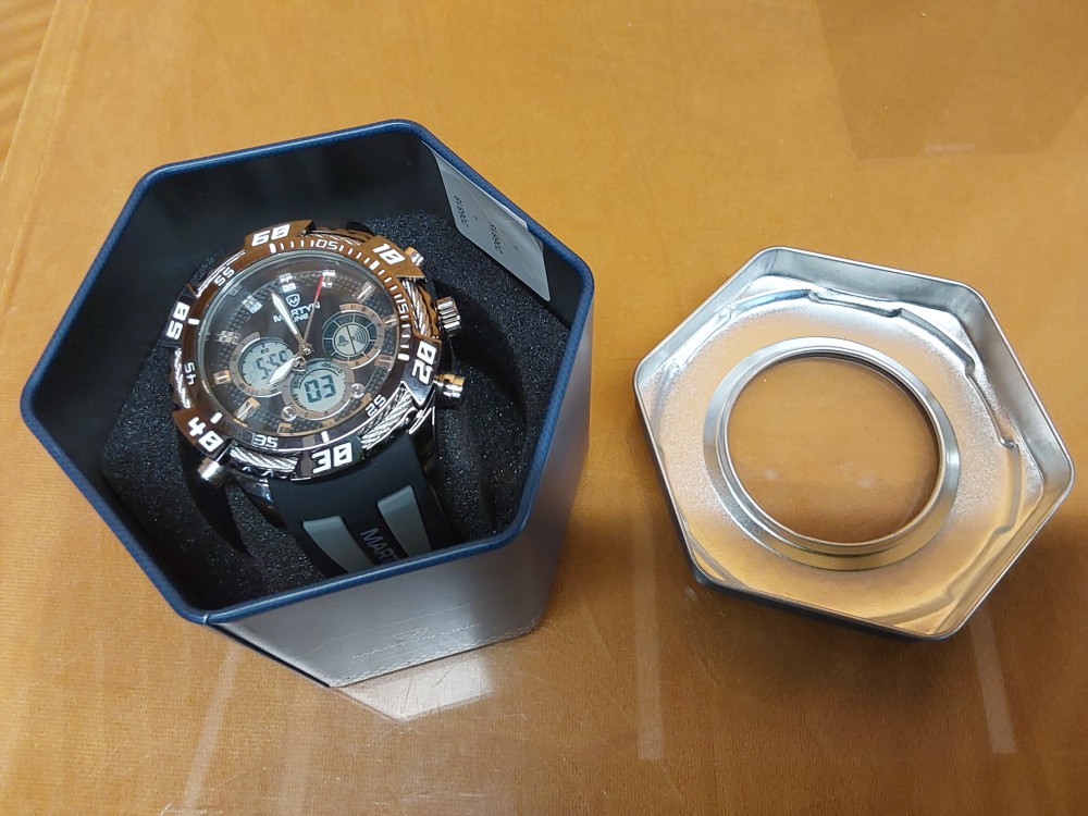 MONTRE MARTYN LINE DANS SA BOITE (2 PILES INTERIEUR DONT 1 A CHANGER)