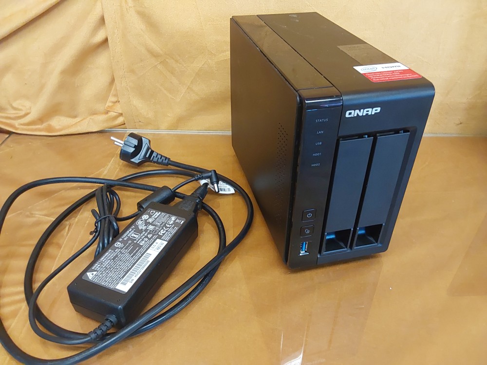 SERVEUR NAS DE 2020 - MARQUE QNAP  -2 DISQUES DURS 4TO CHACUN