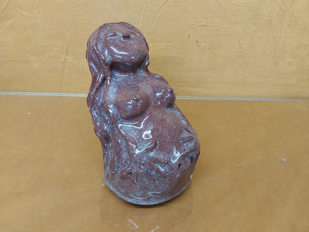 STATUETTE DAME HAUT 12CM