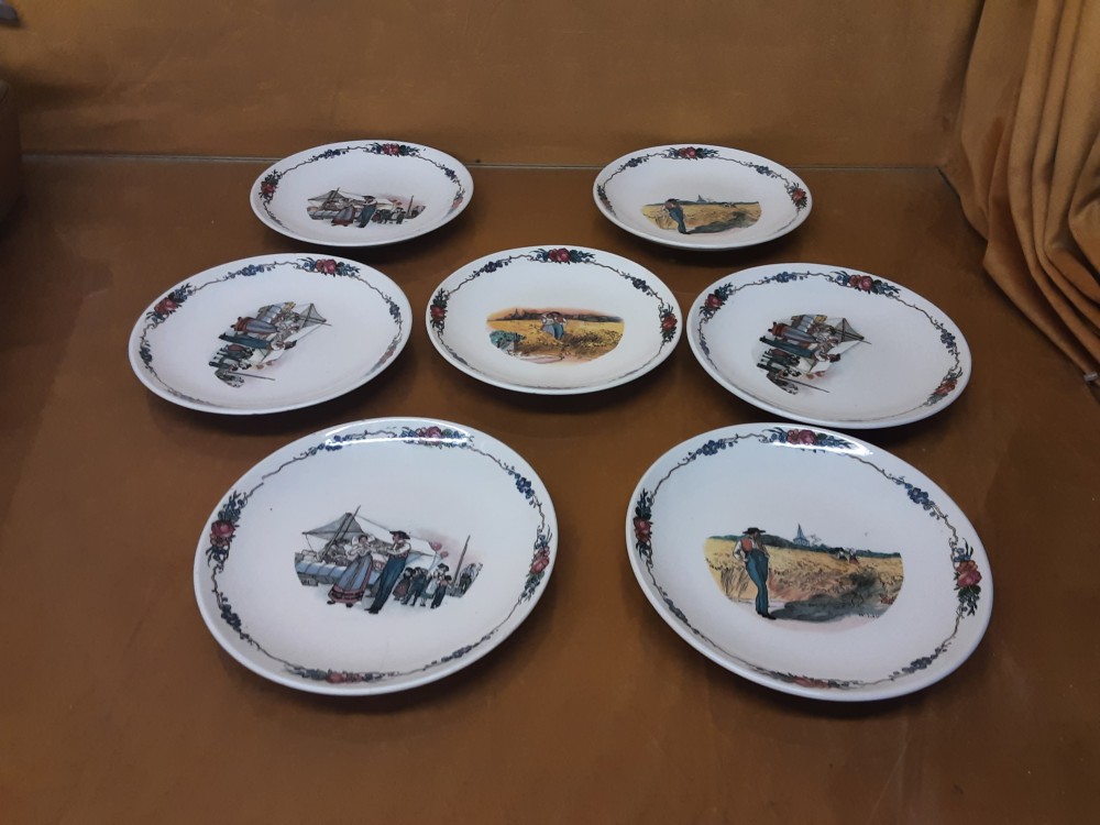 LOT DE 7 PETITES ASSIETTES A ENTREMETS SARREGUEMINES