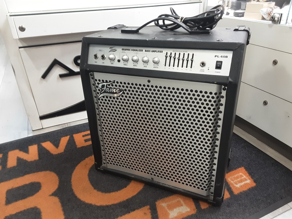 AMPLIFICATEUR COMBO POUR GUITARE BASSE ELECTRIQUE  MARQUE FAME 60 W