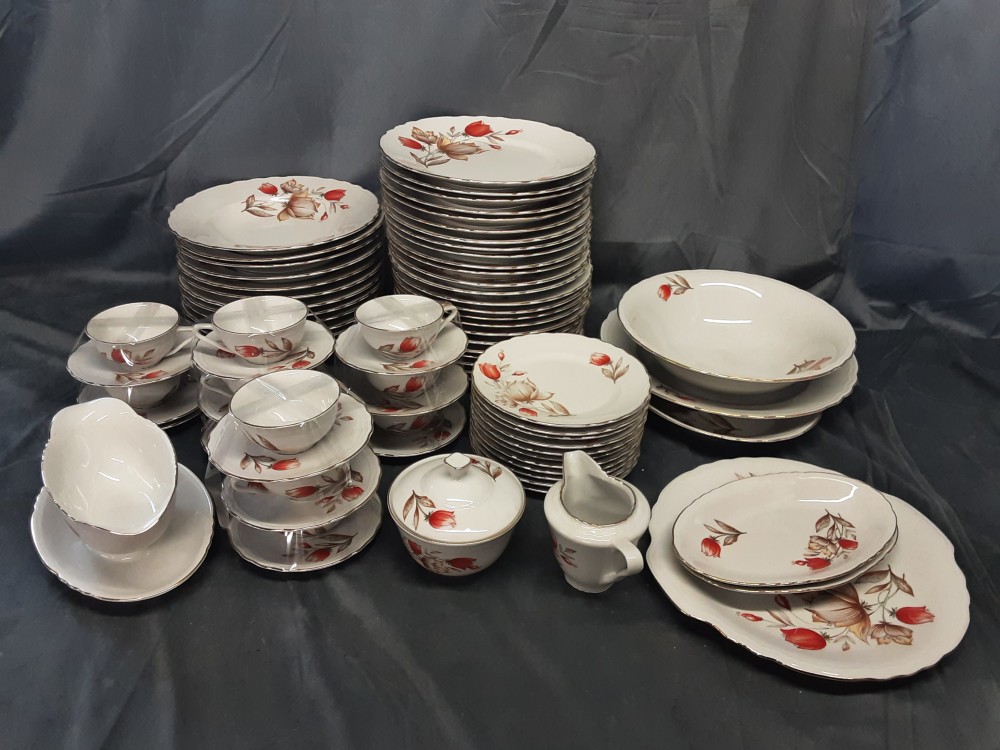 SERVICE DE TABLE PORCELAINE D'ITALIE MOTIFS FLEURS 78 PCS