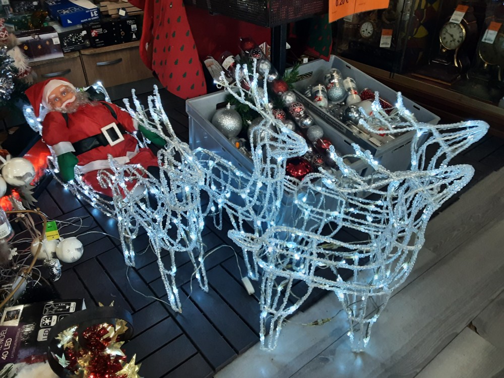 DECO DE NOEL TRAINEAU AVEC PERE NOEL + 4 RENNES LE TOUT LUMINEUX HAUT 60CM