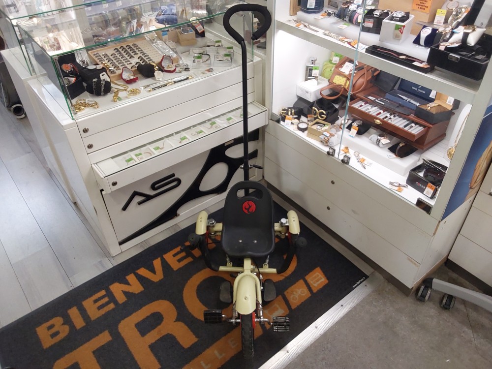 TRICYCLE ENFANT BEIGE MOBO AVEC CANNE DE POUSSÉE