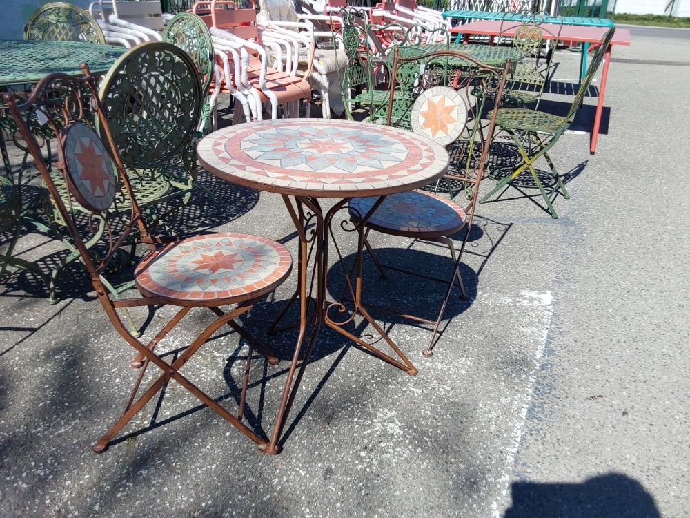 TABLE JARDIN MOSAIQUE + 2 CHAISES PLIABLES (CB40/41 OR)