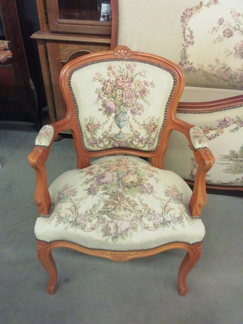 FAUTEUIL STYLE LOUIS XV 