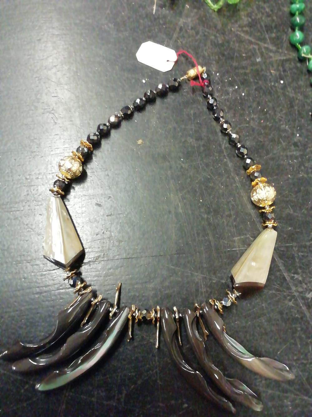 COLLIER NACRE ARTISANAL DES ILES