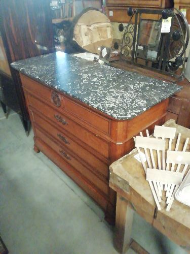 COMMODE STYLE LP DESSUS MARBRE 5 TIROIRS 