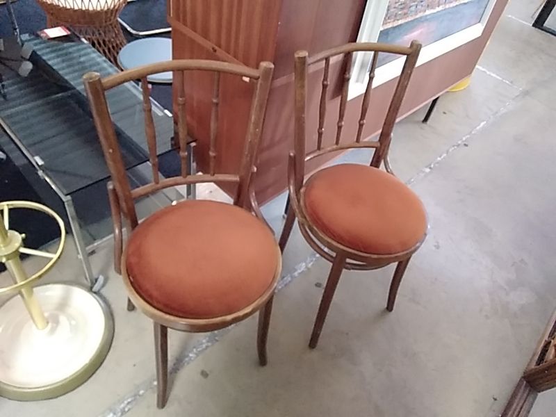 LOT DE 2 CHAISES BOIS ASSISE RONDE TISSU BRUN