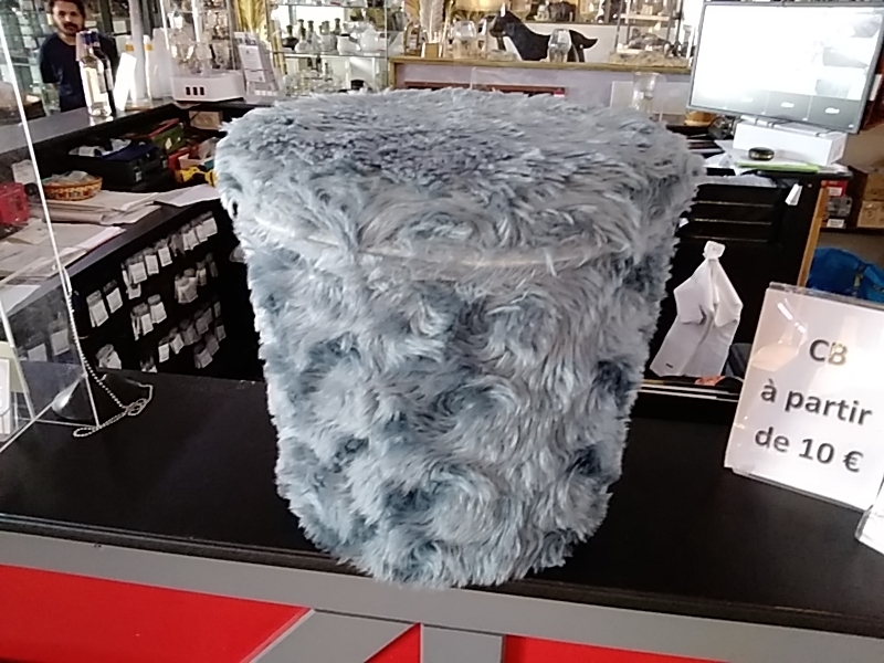 TABOURET ANNÉES 70 POILS BLEU 