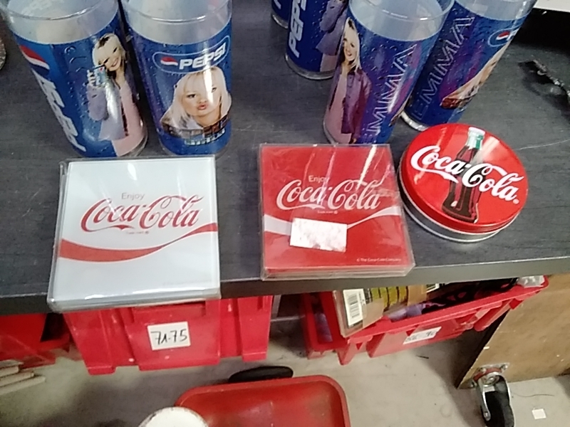 SOUS VERRE COCA
