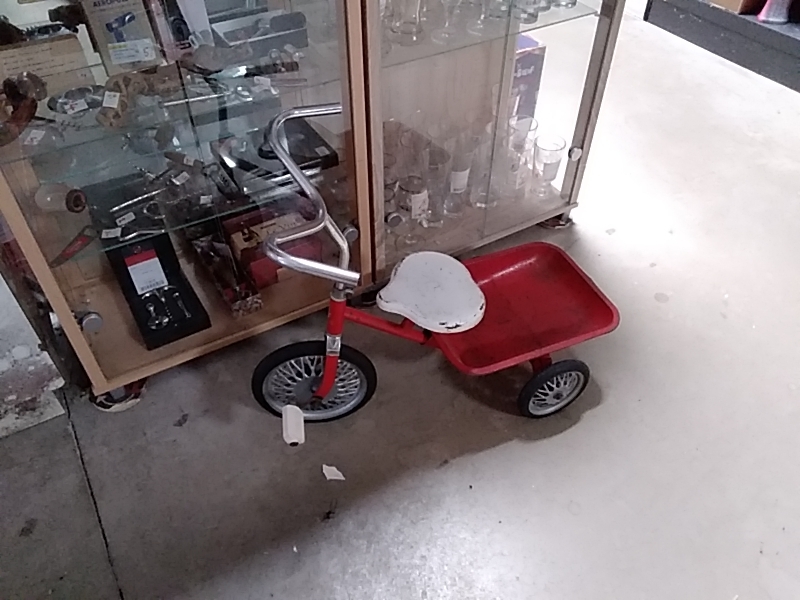 TRICYCLE METAL ANCIEN  ROUGE