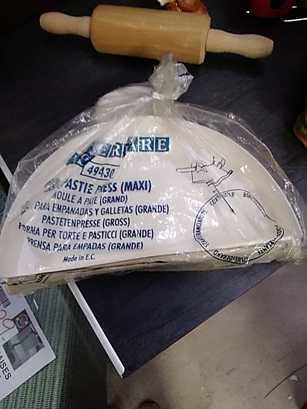 MOULE À PATE TUPPERWARE 