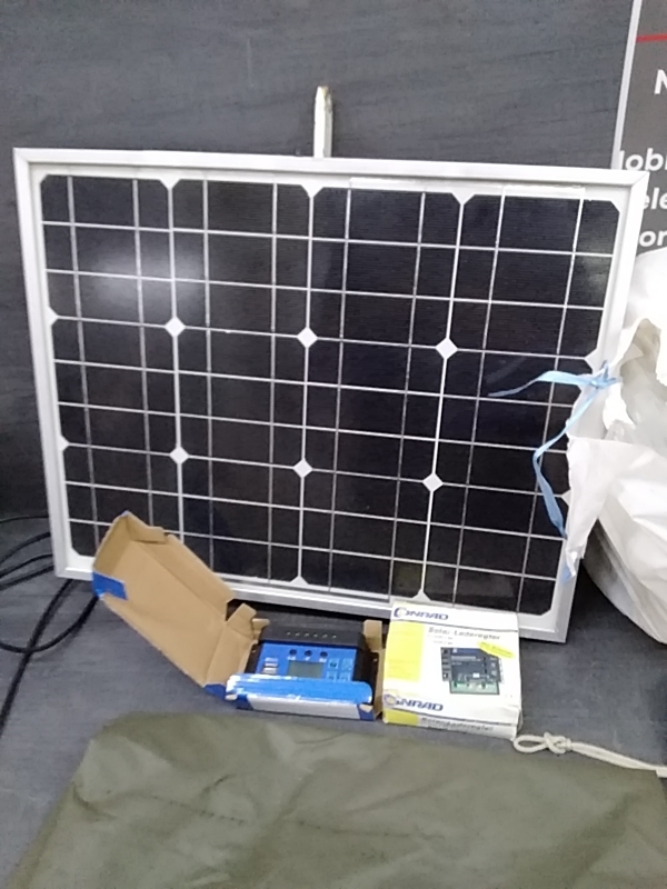 PANNEAU SOLAIRE AVEC APPAREIL 