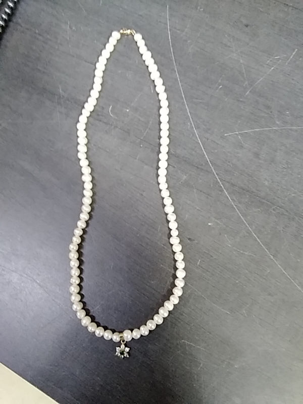 COLLIER PERLE DE CULTURE AVEC PENDENTIF PLAQUÉ OR 