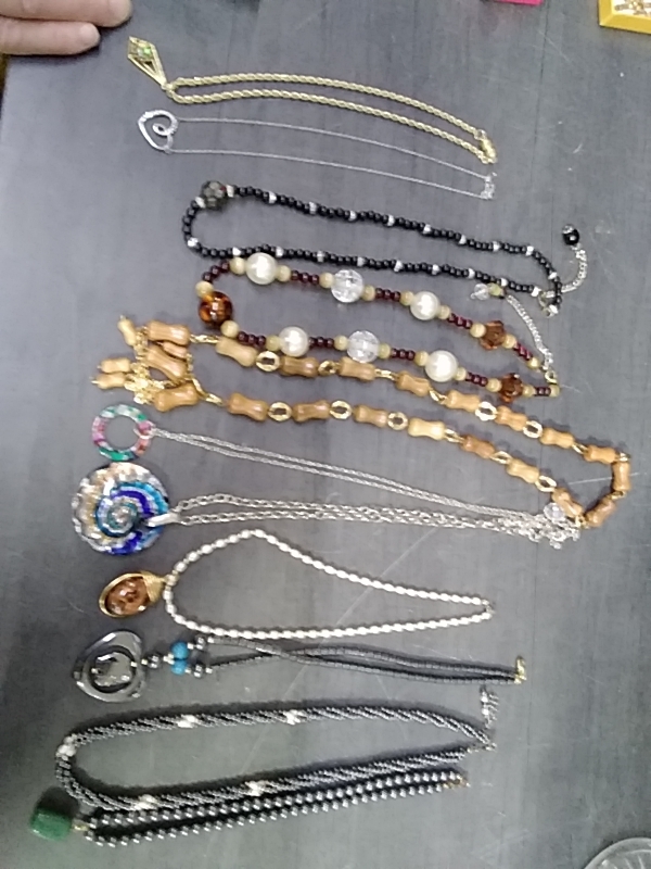 COLLIER 