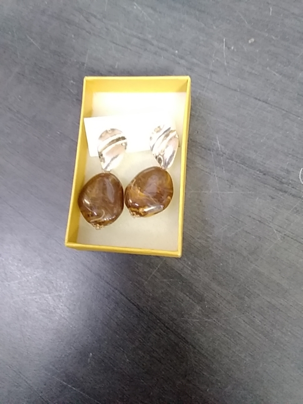 BOUCLE D’OREILLE PIERRE 