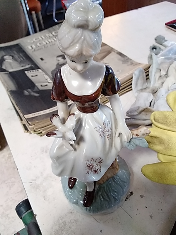 FIGURINE PORCELAINE 