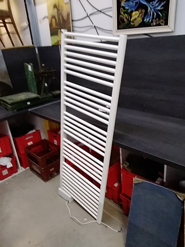 SÈCHE SERVIETTE ÉLECTRIQUE 60 X 155 CM