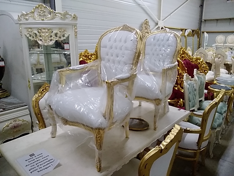 FAUTEUIL BAROQUE DORÉ SIMILI BLANC 