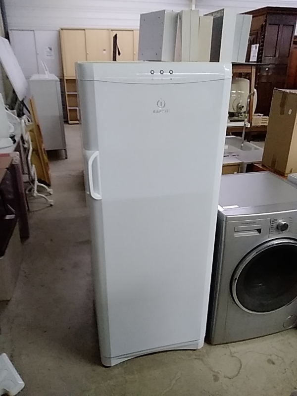 CONGÉLATEUR INDESIT HT 150 CM