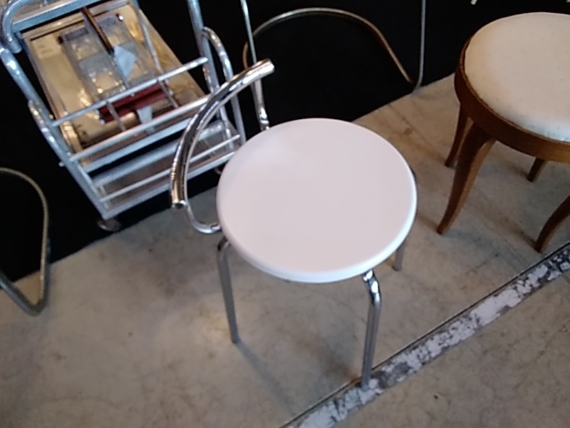 TABOURET BLANC CHROMÉ 