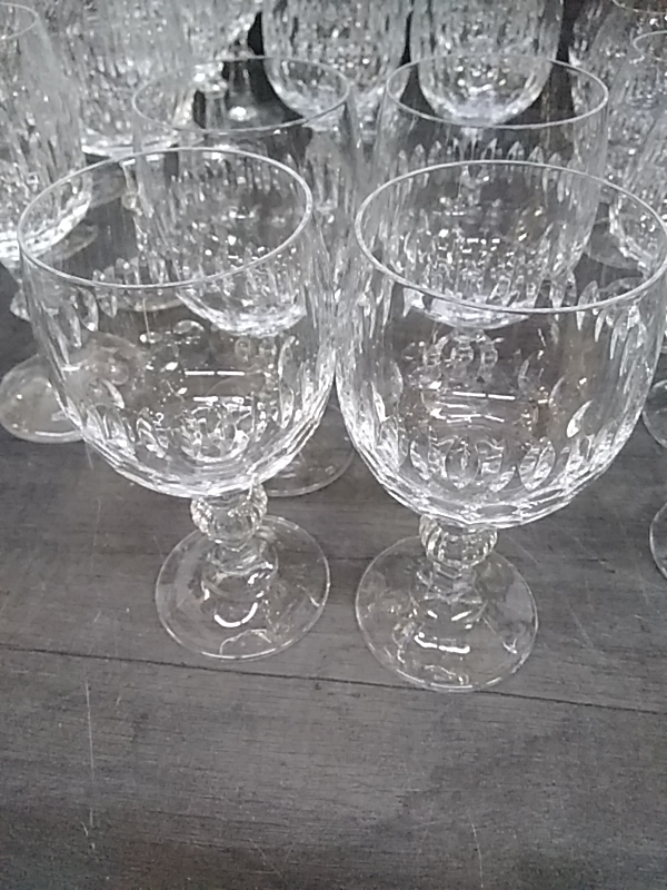 LOT DE 4 VERRES À VIN CRISTAL 