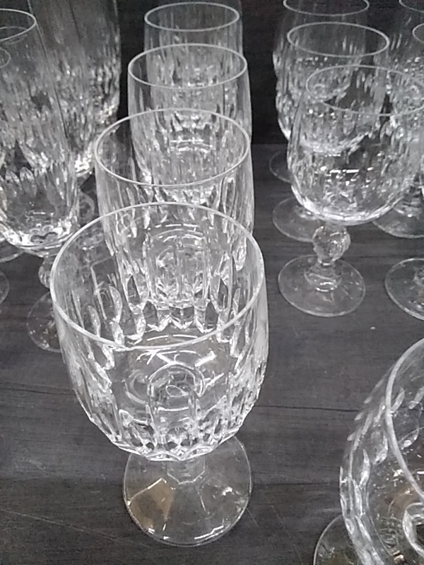 LOT DE 5 VERRES À VIN CRISTAL 