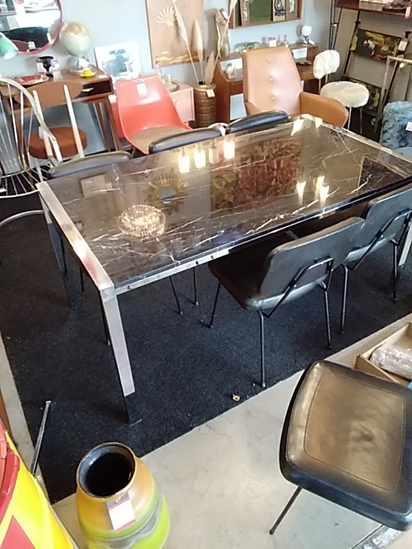 TABLE VINTAGE MARBRE PIED CHROMÉ 
