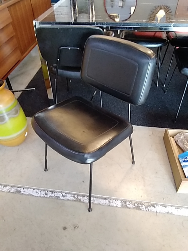 LOT DE 6 CHAISE VINTAGE 70’S SKAI NOIR EN L’ÉTAT 