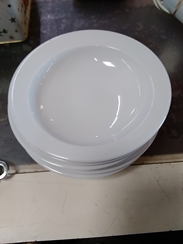 LOT DE 6 ASSIETTES CREUSES BLANCHES