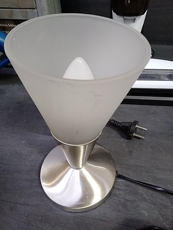 LAMPE À POSER 