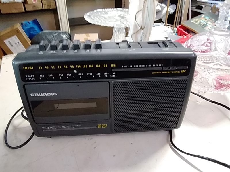 RADIO CASSETTE GRUNDIG