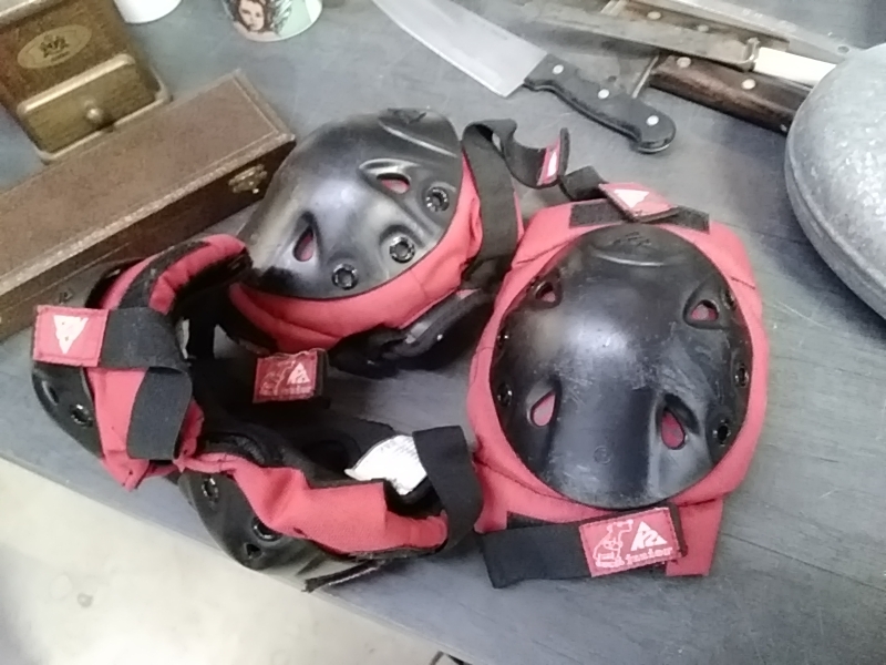 SET DE PROTECTION PATIN A ROULETTES 
