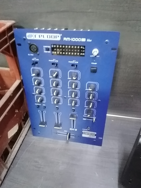 TABLE DE MIXAGE RELOOP
