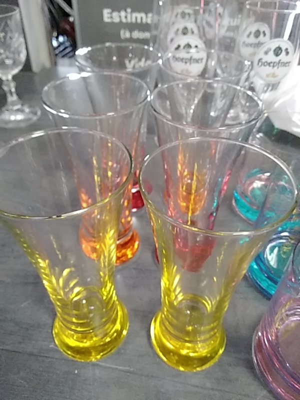 LOT DE 6 VERRES COULEUR 