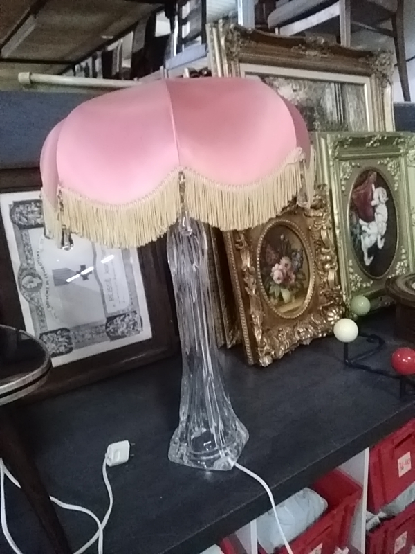 LAMPE À POSER VERRE CHAPEAU ROSE HAUTEUR 57CM