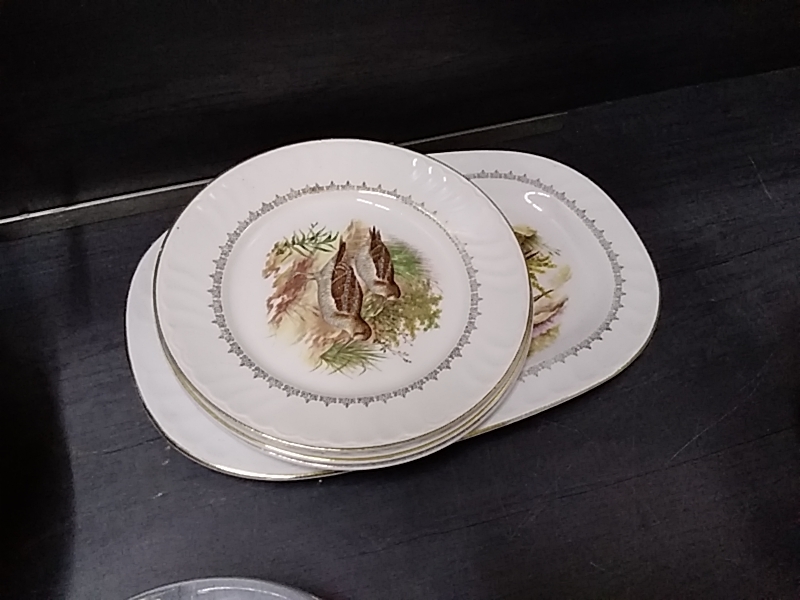 LOT DE 3 ASSIETTES ET 1 PLAT OISEAUX 