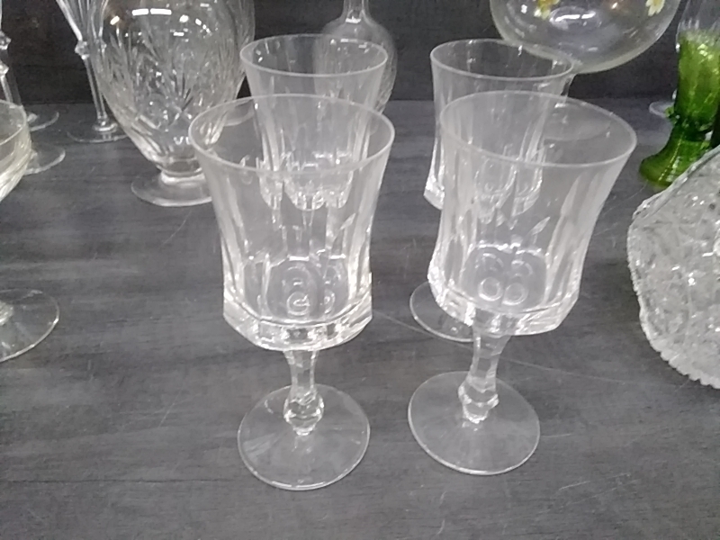 LOT DE 4 VERRES À VIN CRISTAL 