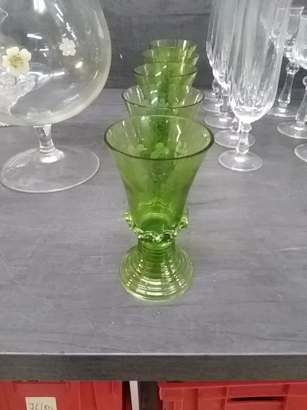 LOT DE 5 VERRES COULEUR VERT 