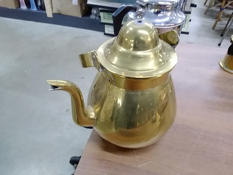 THÉIÈRE LAITON DANS 