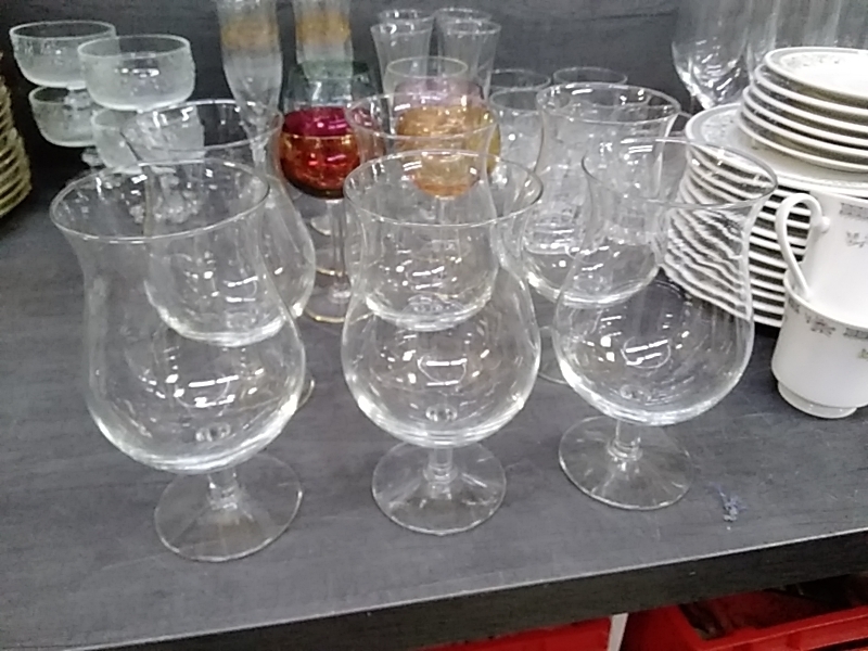 LOT DE 6 VERRES À VIN 