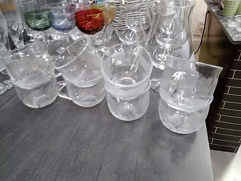 LOT DE 8 TASSES VERRE