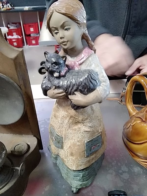 STATUETTE 
