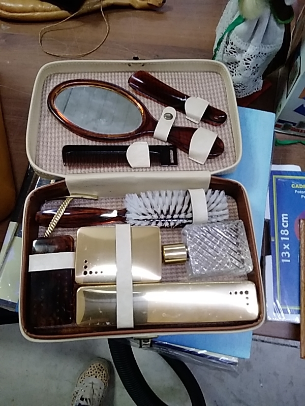 TROUSSE DE TOILETTE 