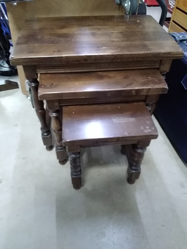TABLE GIGOGNE 