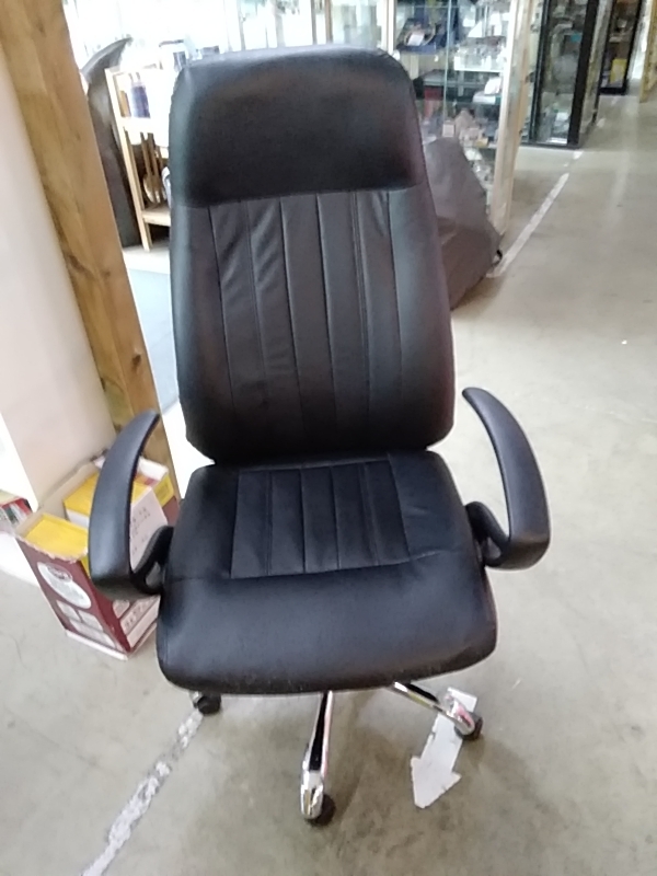 FAUTEUIL DE BUREAU EN L’ÉTAT 