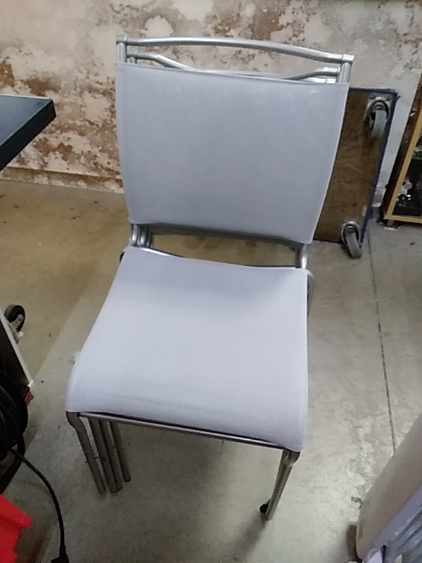 LOT DE 4 CHAISES 